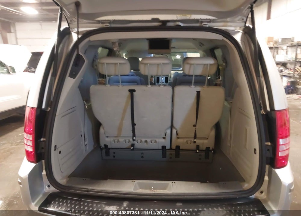 2008 CHRYSLER TOWN & COUNTRY LIMITED VIN: 2A8HR64X58R732847