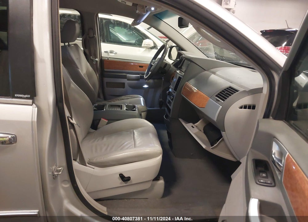 2008 CHRYSLER TOWN & COUNTRY LIMITED VIN: 2A8HR64X58R732847