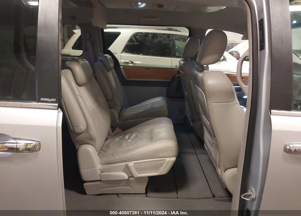 2008 CHRYSLER TOWN & COUNTRY LIMITED VIN: 2A8HR64X58R732847
