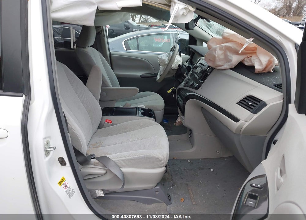 2011 TOYOTA SIENNA LE V6 VIN: 5TDKK3DC1BS126988