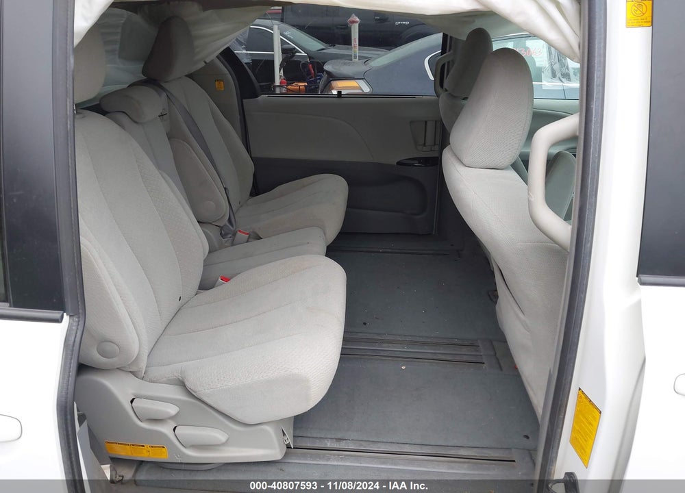 2011 TOYOTA SIENNA LE V6 VIN: 5TDKK3DC1BS126988