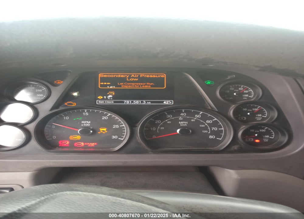2017 PETERBILT 579 VIN: 1XPBDP9XXHD417425