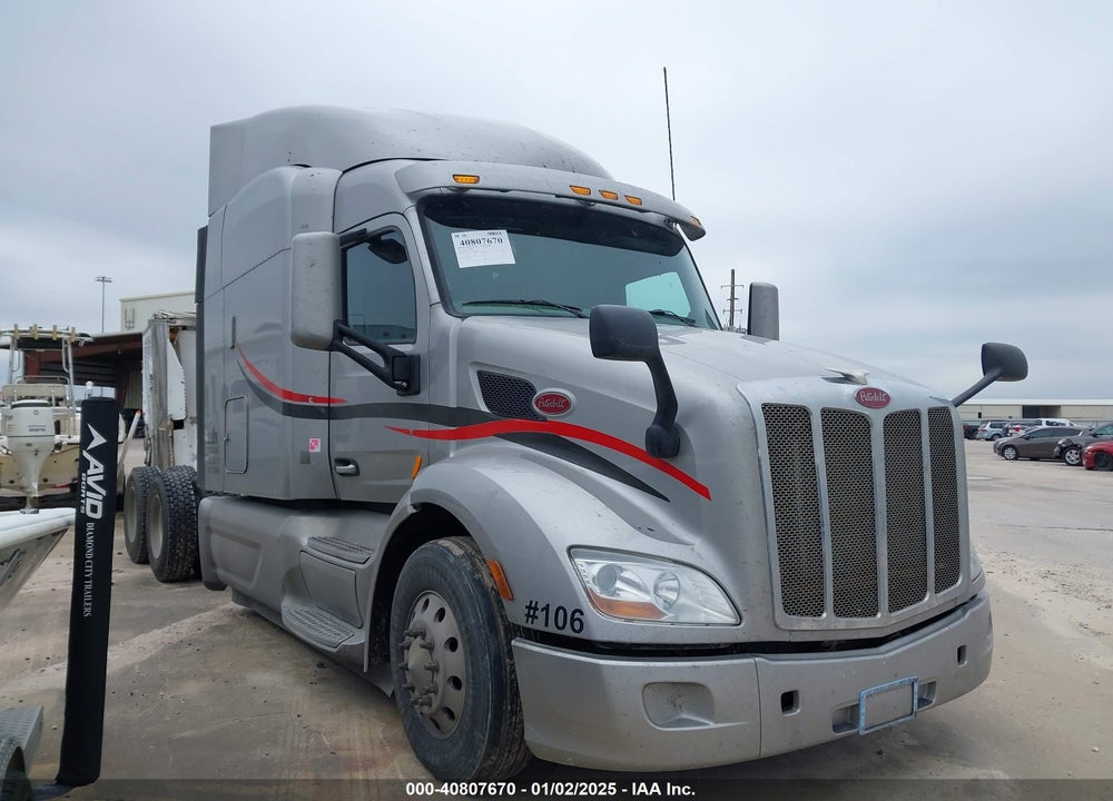 2017 PETERBILT 579 VIN: 1XPBDP9XXHD417425