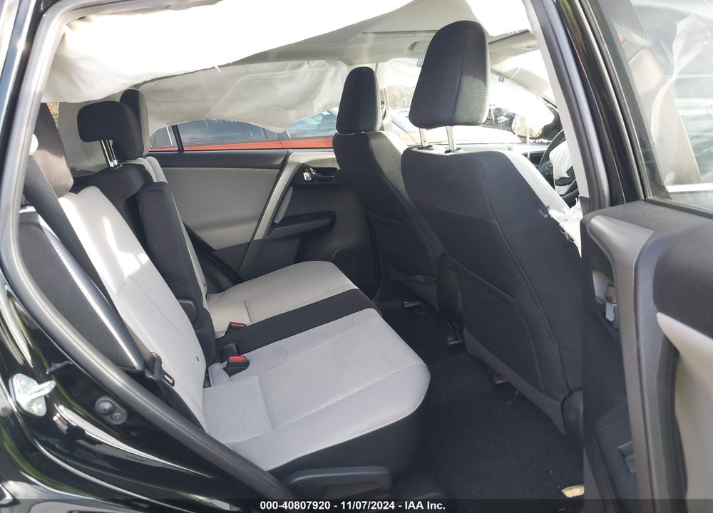 2017 TOYOTA RAV4 XLE VIN: 2T3RFREV1HW681551