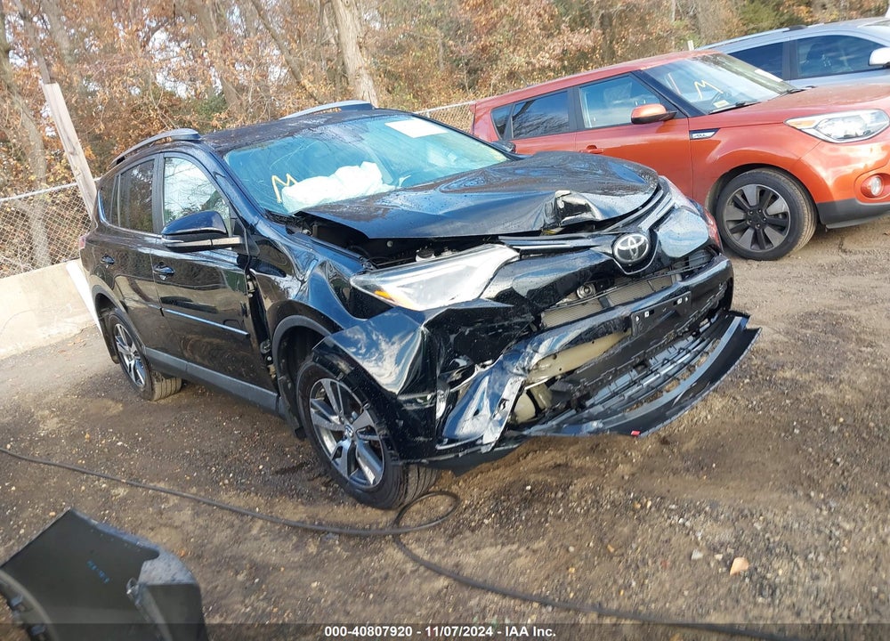 2017 TOYOTA RAV4 XLE VIN: 2T3RFREV1HW681551
