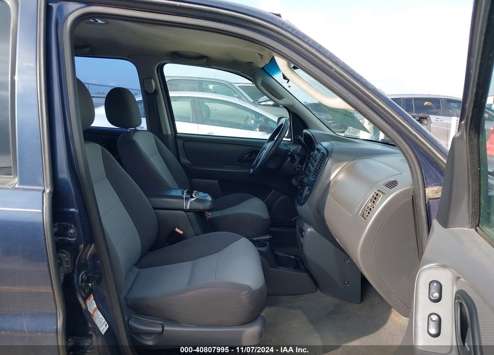 2004 FORD ESCAPE XLS VIN: 1FMCU02154KA42676