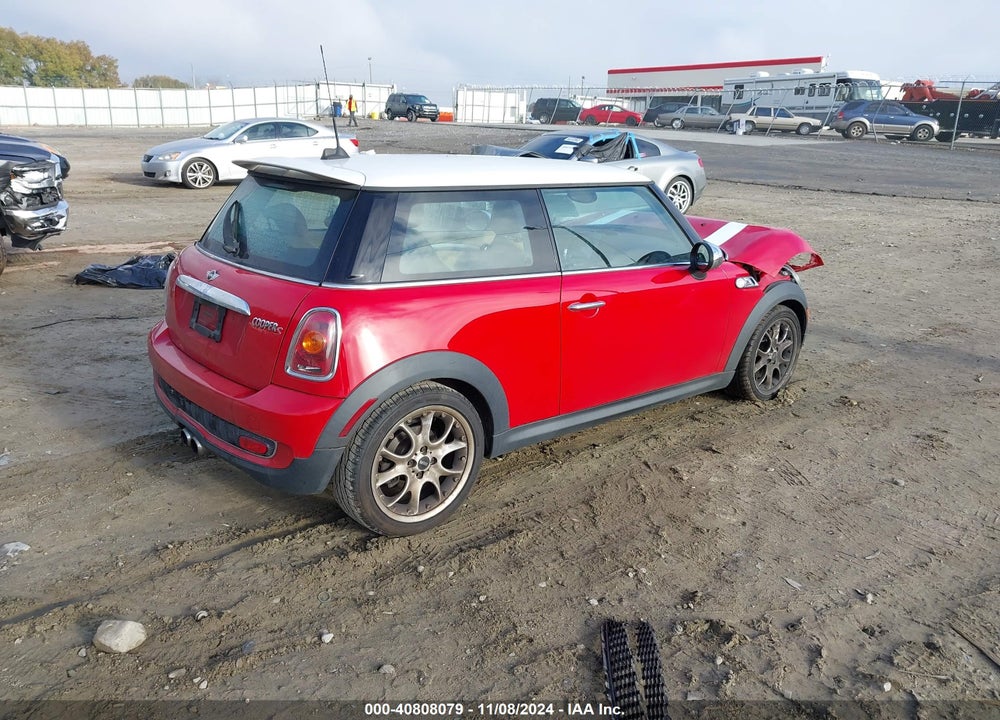 2008 MINI COOPER S VIN: WMWMF73558TV34893