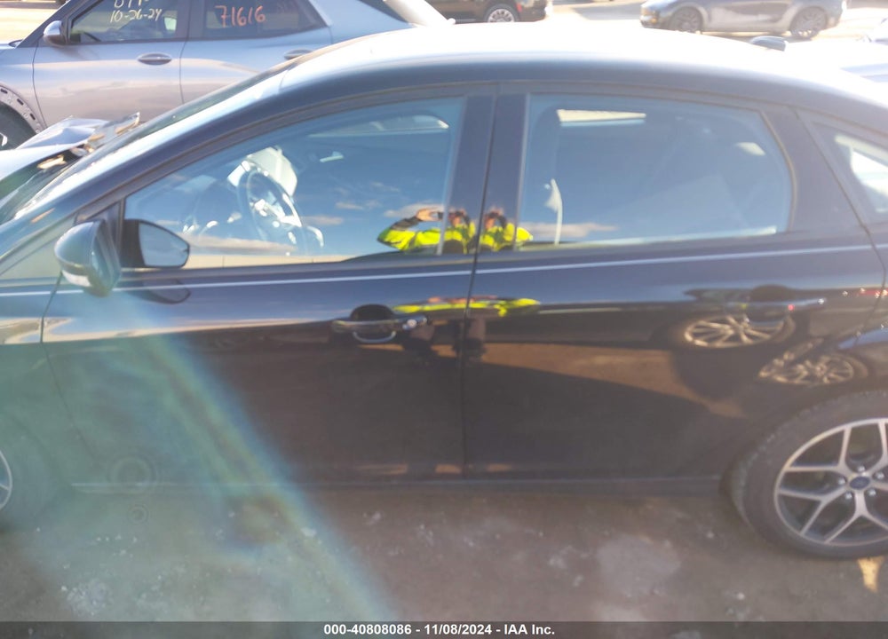 2018 FORD FOCUS SEL VIN: 1FADP3H24JL216248