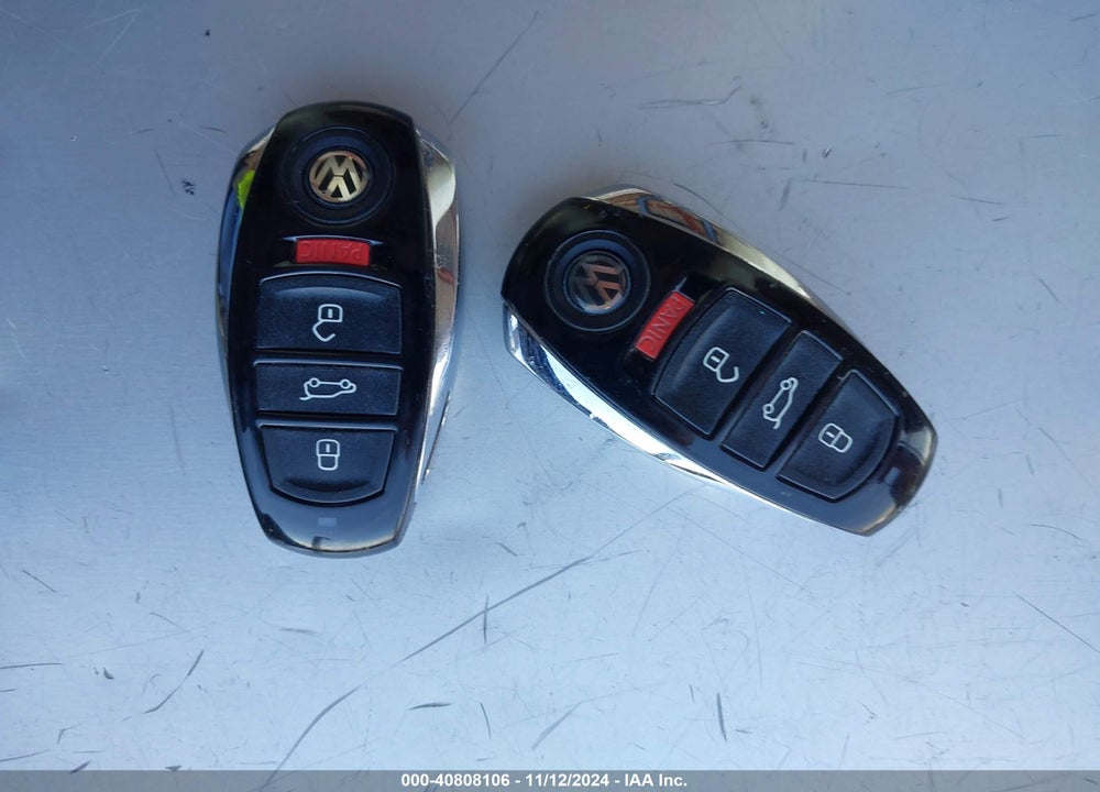 2013 VOLKSWAGEN TOUAREG TDI SPORT VIN: WVGEP9BP2DD005405