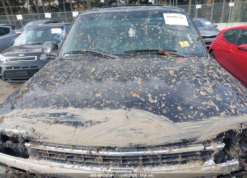 2001 CHEVROLET SUBURBAN 1500 LT VIN: 3GNFK16T51G204227