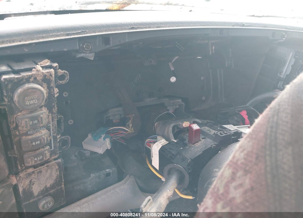 2001 CHEVROLET SUBURBAN 1500 LT VIN: 3GNFK16T51G204227