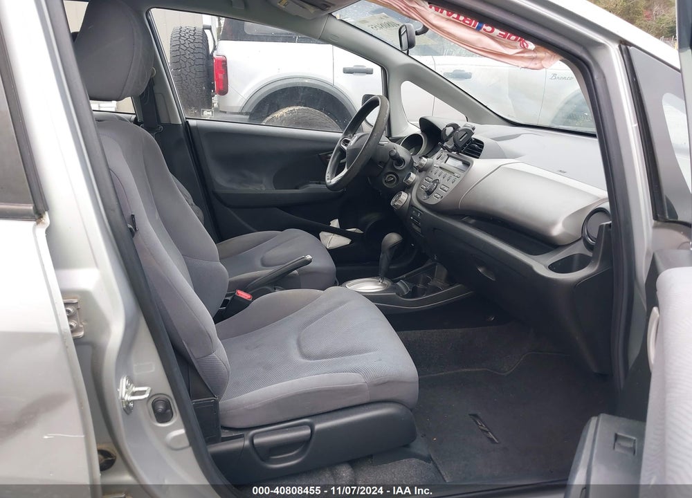 2011 HONDA FIT VIN: JHMGE8H36BS002869
