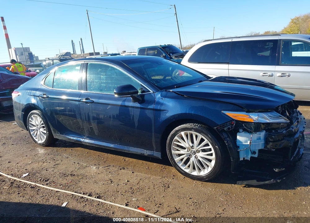 2019 TOYOTA CAMRY XLE VIN: 4T1B11HK8KU847423