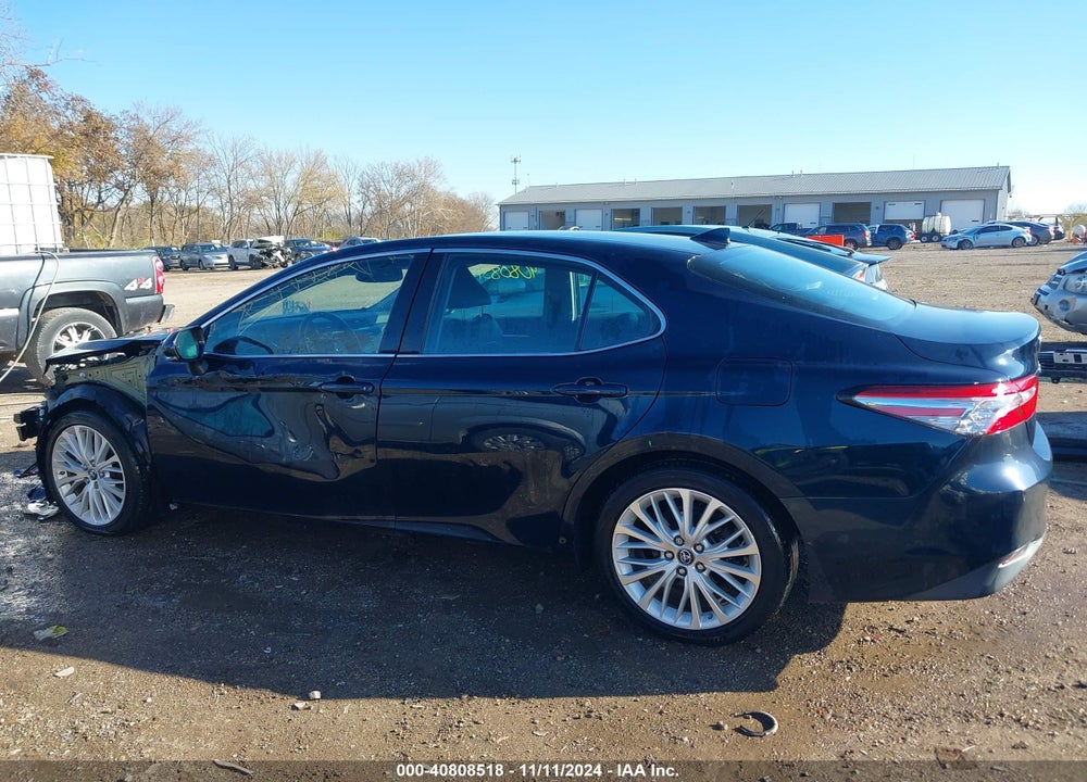 2019 TOYOTA CAMRY XLE VIN: 4T1B11HK8KU847423