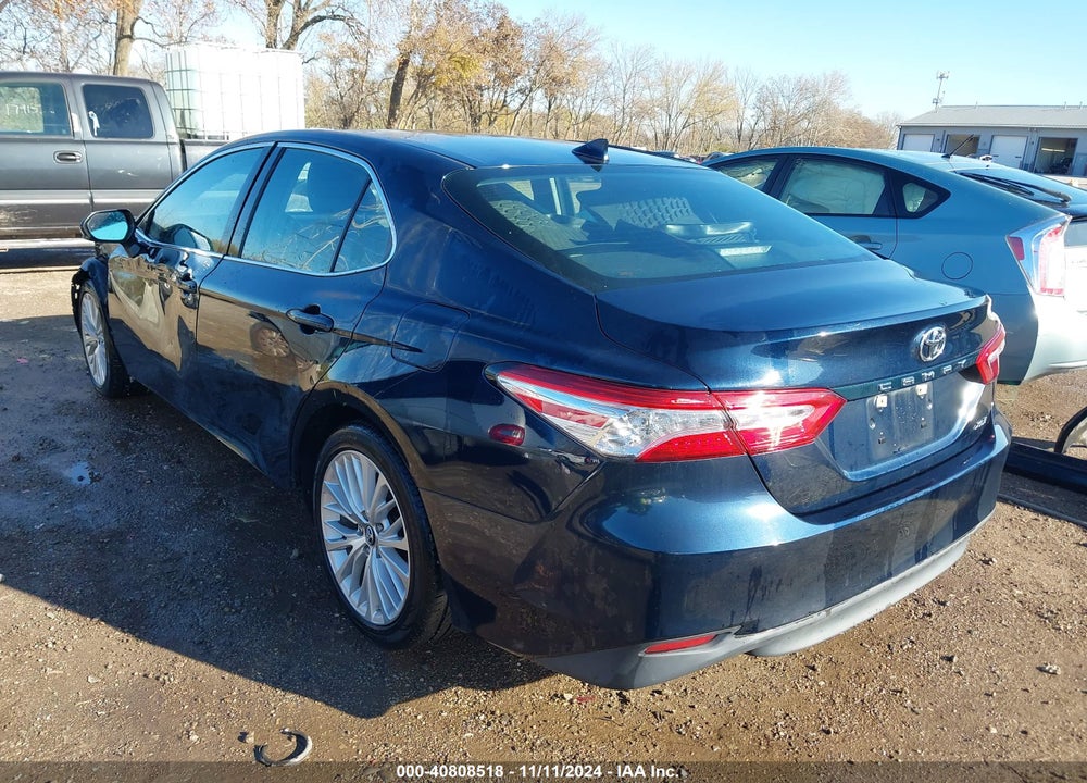 2019 TOYOTA CAMRY XLE VIN: 4T1B11HK8KU847423