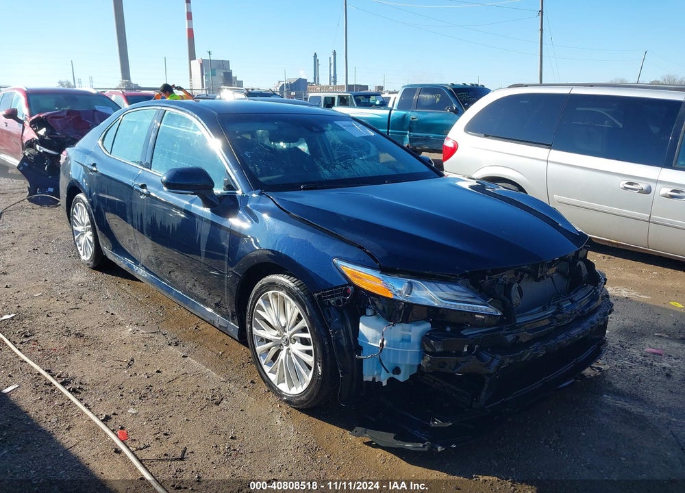2019 TOYOTA CAMRY XLE VIN: 4T1B11HK8KU847423