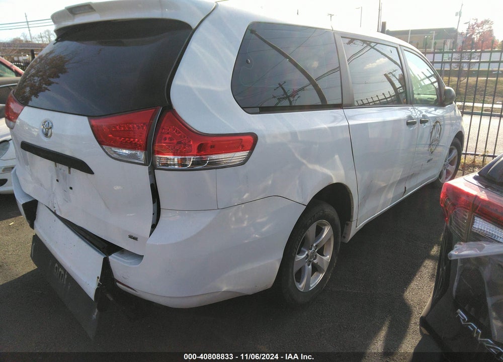 2011 TOYOTA SIENNA VIN: 5TDZK3DC2BS044959