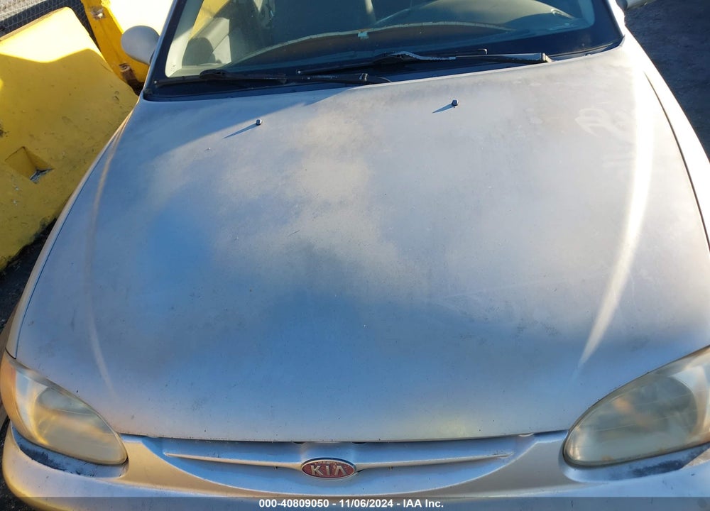 2001 KIA SEPHIA LS VIN: KNAFB121015033145