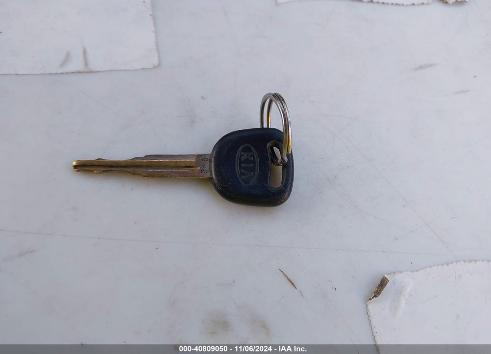 2001 KIA SEPHIA LS VIN: KNAFB121015033145