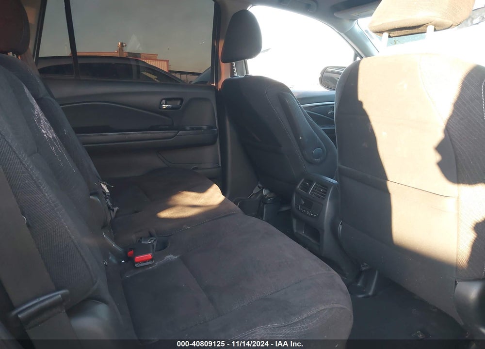 2018 HONDA PILOT EX VIN: 5FNYF5H31JB023691