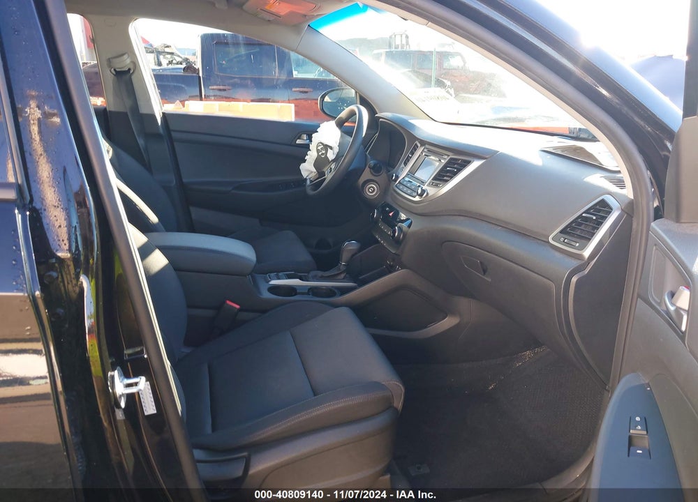 2017 HYUNDAI TUCSON VIN: KM8J33A46HU565268