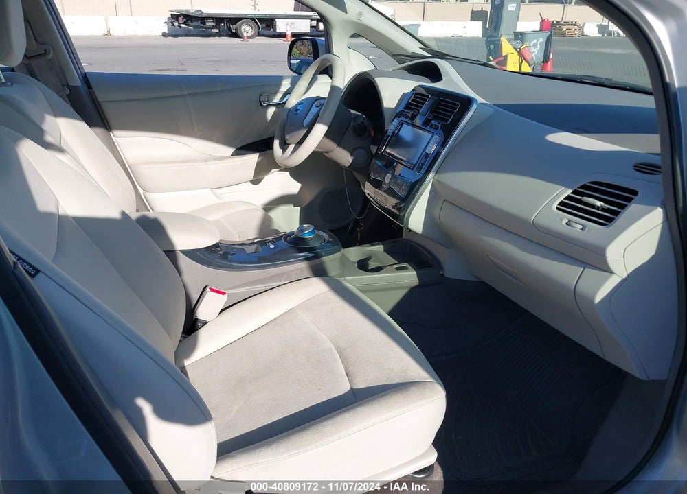 2011 NISSAN LEAF SL VIN: JN1AZ0CP9BT006385