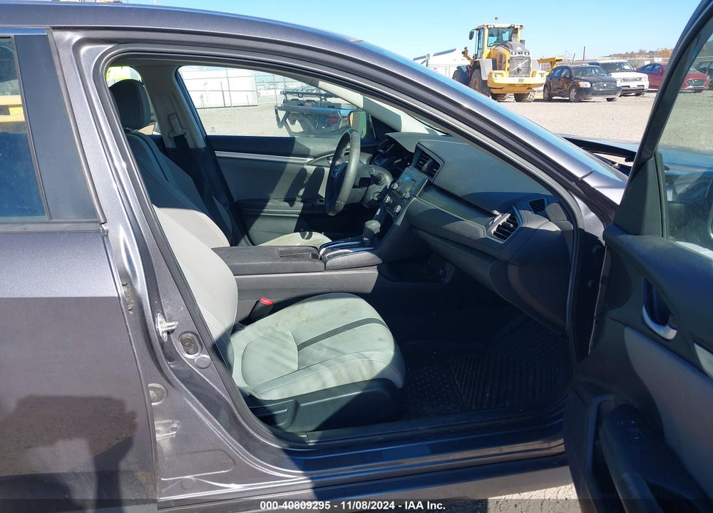 2018 HONDA CIVIC LX VIN: 2HGFC2F52JH517895