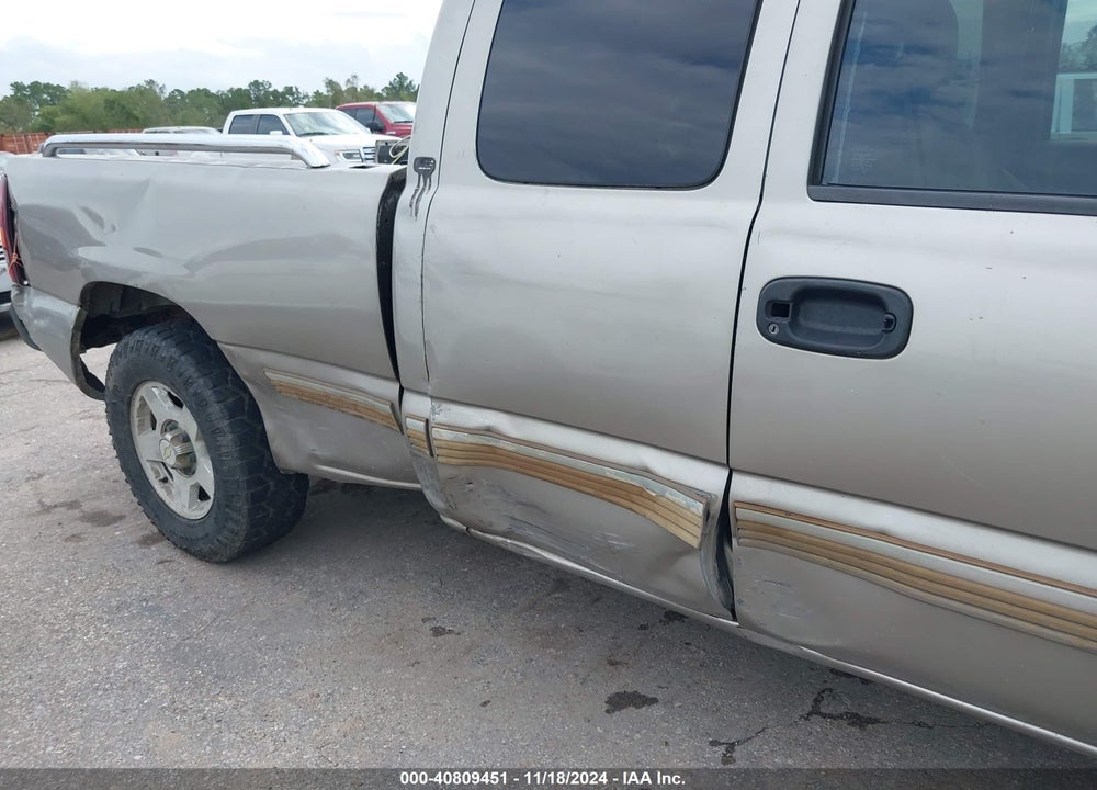 2001 CHEVROLET SILVERADO 1500 LS VIN: 2GCEC19T811346321