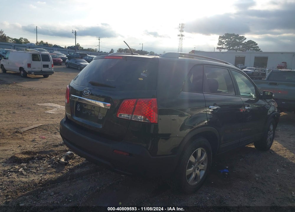 2013 KIA SORENTO LX VIN: 5XYKT3A6XDG310449
