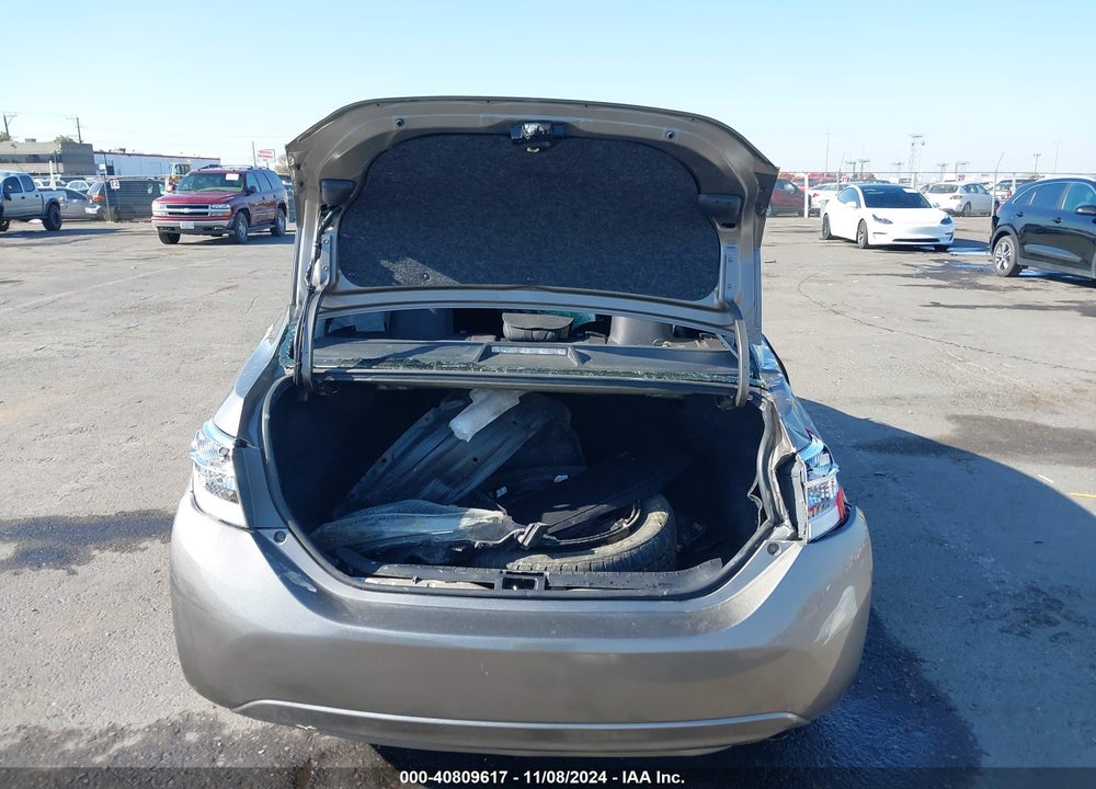 2019 TOYOTA COROLLA LE VIN: 5YFBURHE7KP949524