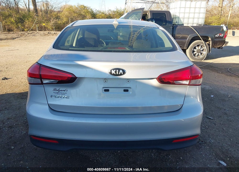 2017 KIA FORTE VIN: 3KPFK4A71HE070469
