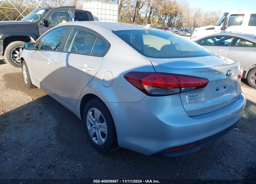 2017 KIA FORTE VIN: 3KPFK4A71HE070469