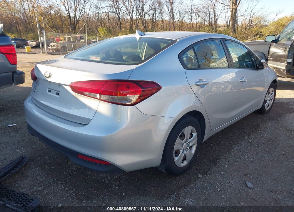 2017 KIA FORTE VIN: 3KPFK4A71HE070469