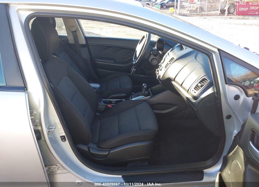 2017 KIA FORTE VIN: 3KPFK4A71HE070469