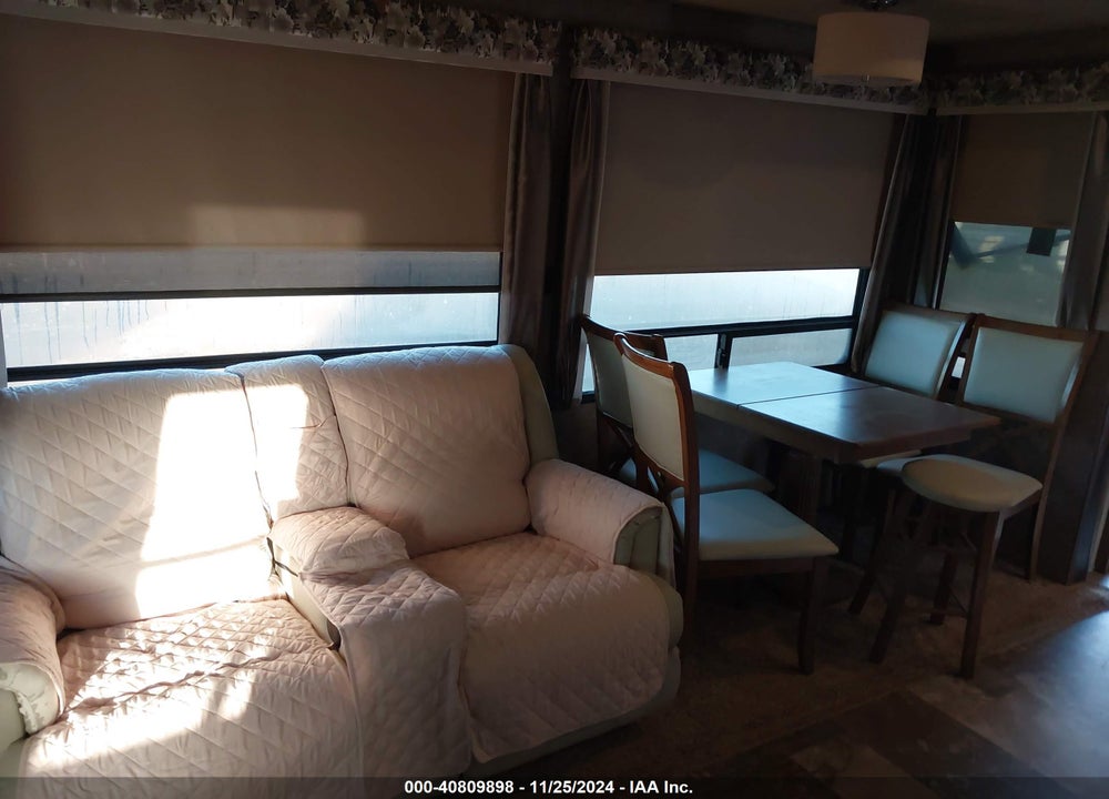 2017 FOREST RIVER COTTAGE TRAVEL TRAILER VIN: 4X4TCRS25HS217044