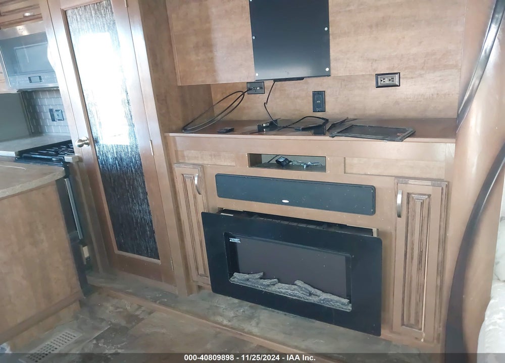 2017 FOREST RIVER COTTAGE TRAVEL TRAILER VIN: 4X4TCRS25HS217044