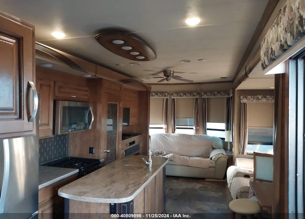 2017 FOREST RIVER COTTAGE TRAVEL TRAILER VIN: 4X4TCRS25HS217044