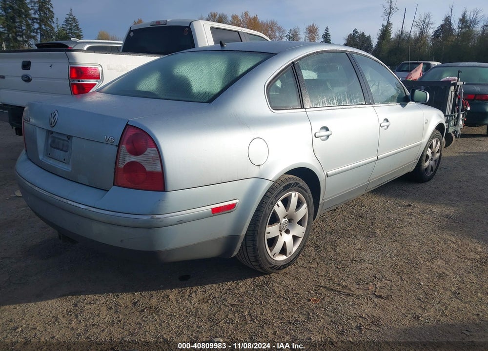 2001 VOLKSWAGEN PASSAT GLX VIN: WVWRH63BX1P125824