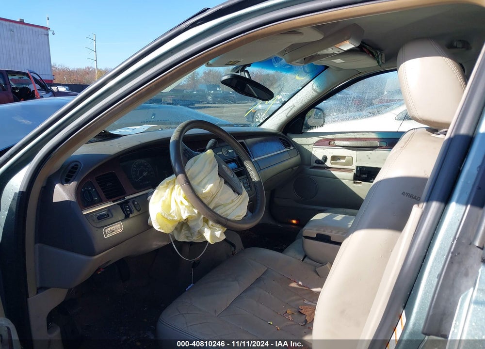 2004 LINCOLN TOWN CAR SIGNATURE VIN: 1LNHM81W04Y610413