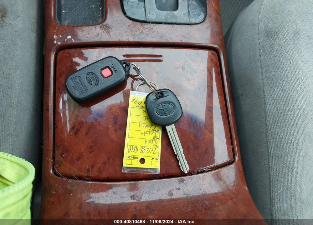 2004 TOYOTA CAMRY XLE VIN: 4T1BE32K54U334951