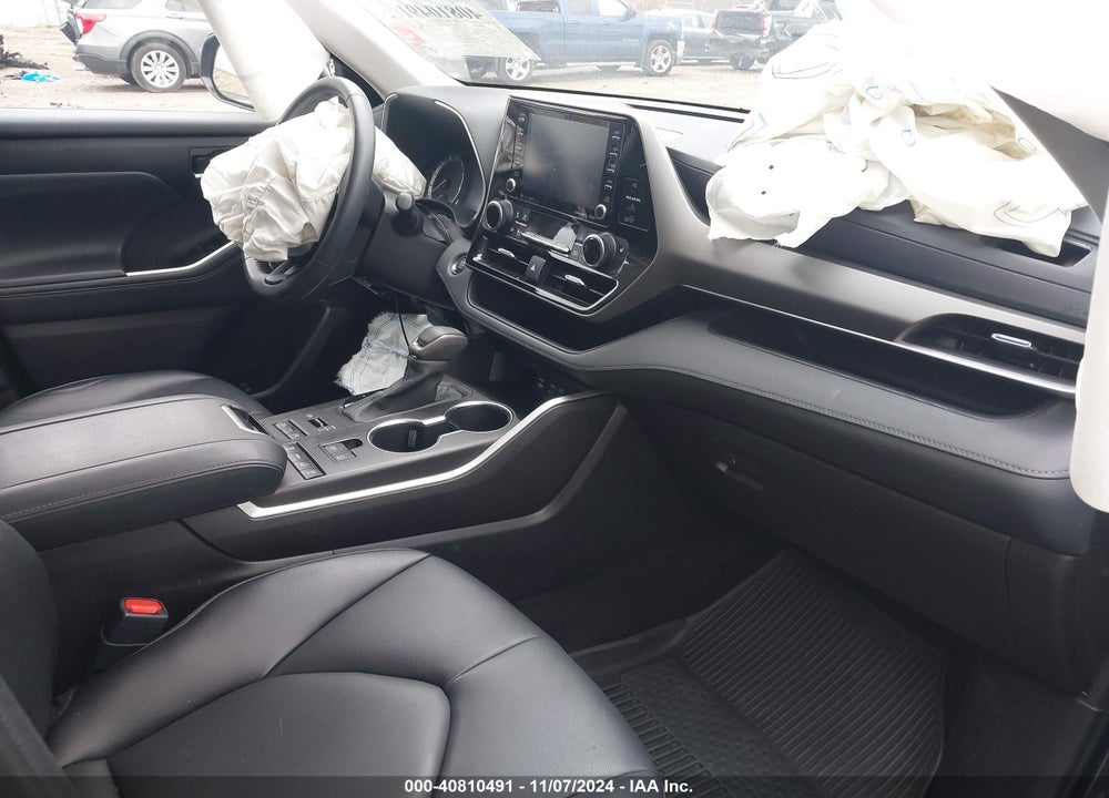 2022 TOYOTA HIGHLANDER XLE VIN: 5TDGZRBH8NS577407