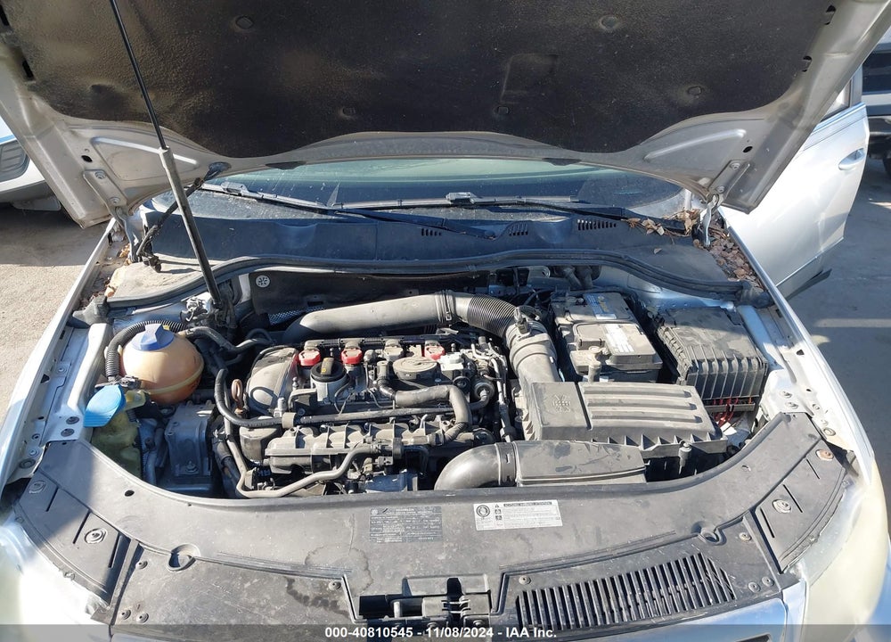 2010 VOLKSWAGEN PASSAT KOMFORT VIN: WVWJK7AN0AE057532