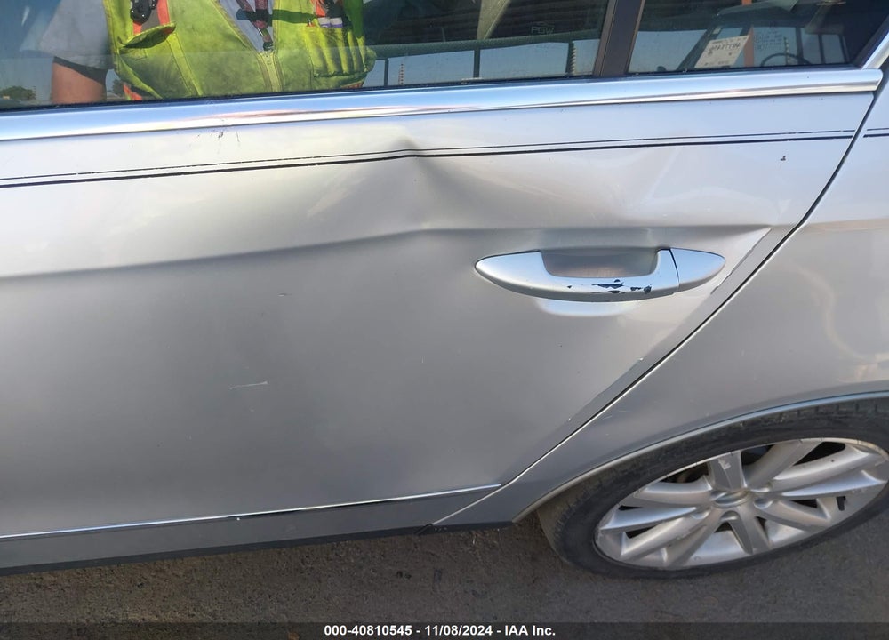 2010 VOLKSWAGEN PASSAT KOMFORT VIN: WVWJK7AN0AE057532