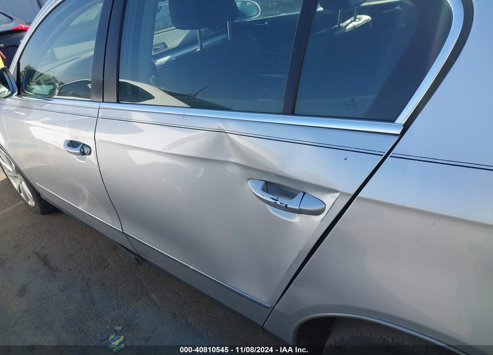 2010 VOLKSWAGEN PASSAT KOMFORT VIN: WVWJK7AN0AE057532
