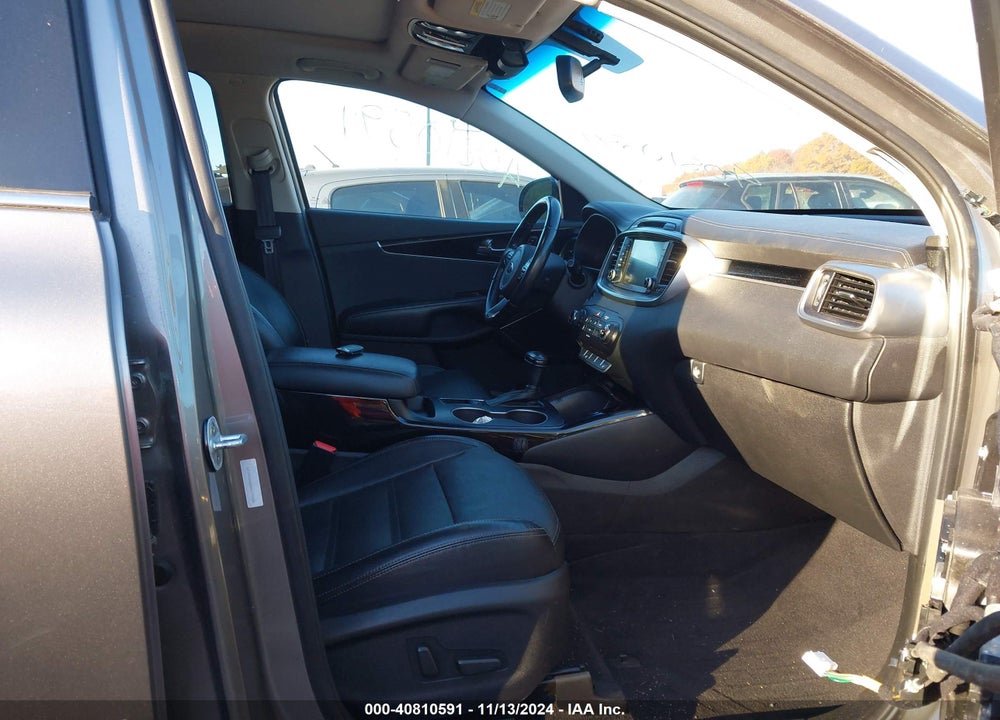 2016 KIA SORENTO 3.3L SX VIN: 5XYPKDA55GG170482