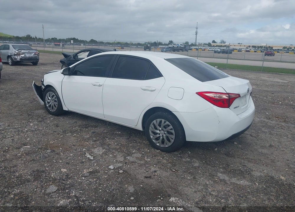 2018 TOYOTA COROLLA LE VIN: 5YFBURHE0JP819115