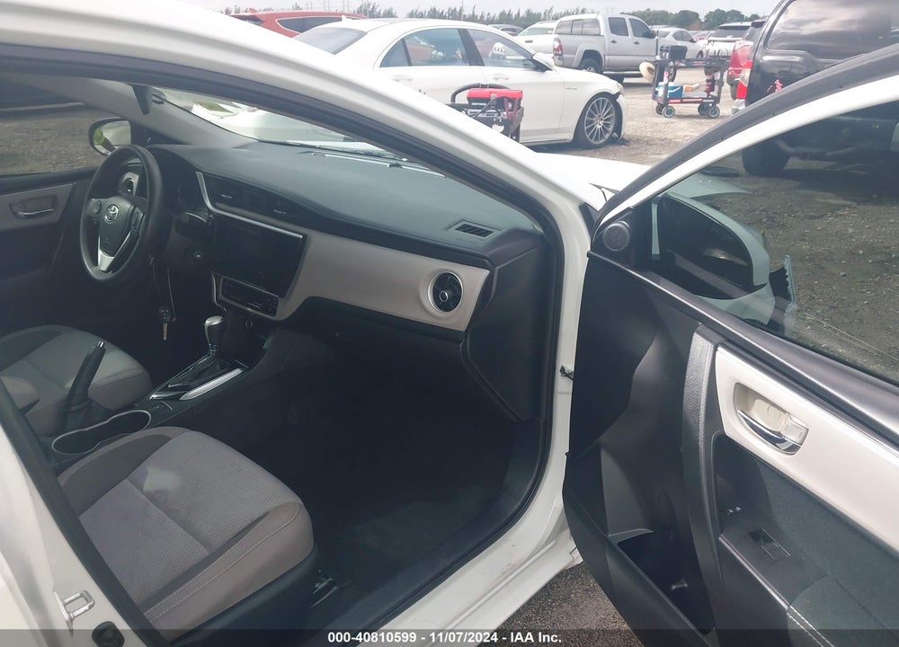 2018 TOYOTA COROLLA LE VIN: 5YFBURHE0JP819115