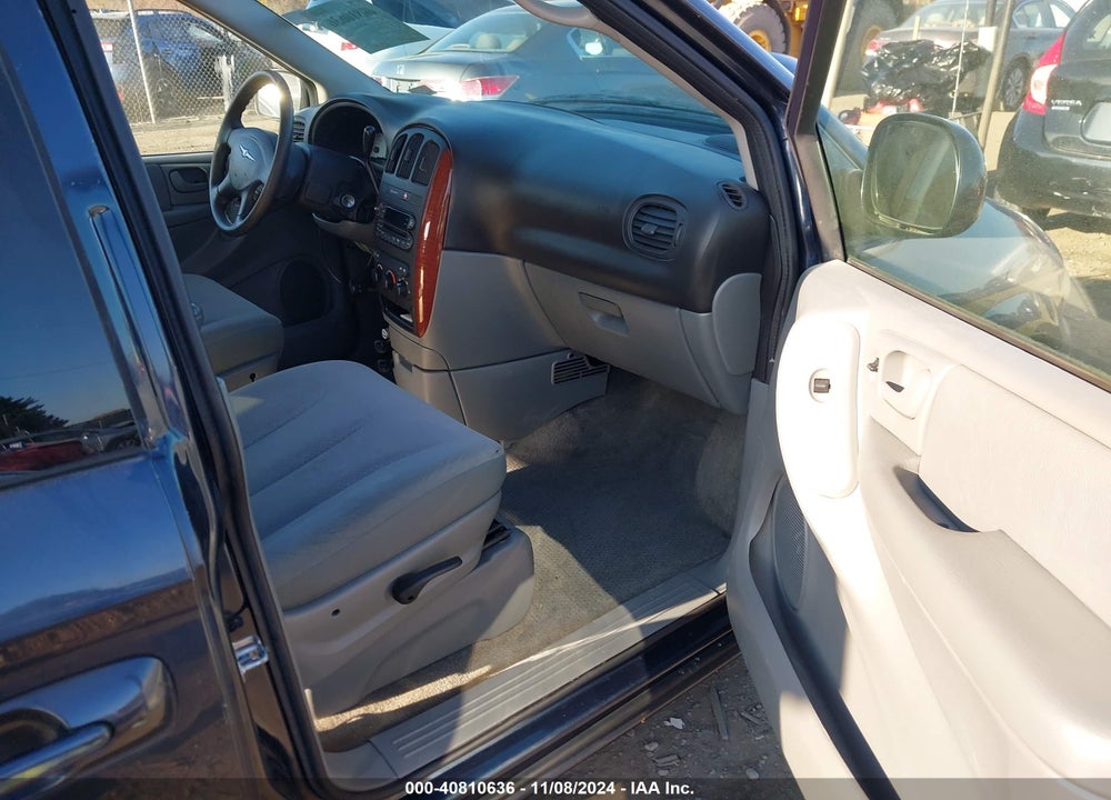 2007 CHRYSLER TOWN & COUNTRY LX VIN: 2A4GP44R67R325580