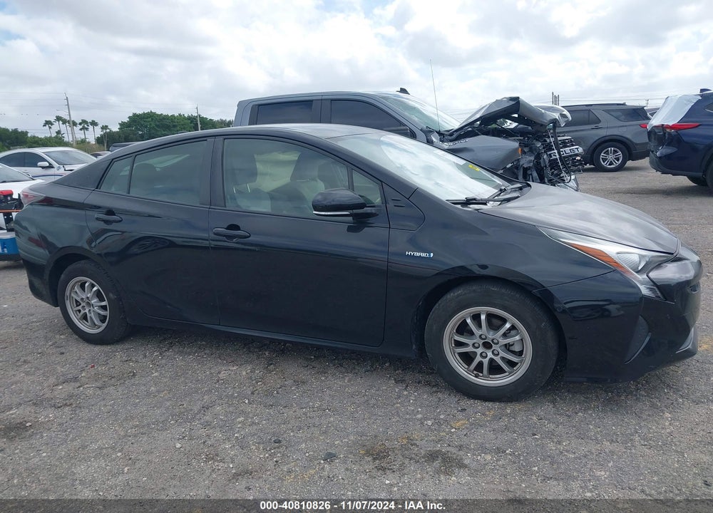 2018 TOYOTA PRIUS TWO VIN: JTDKBRFUXJ3059445