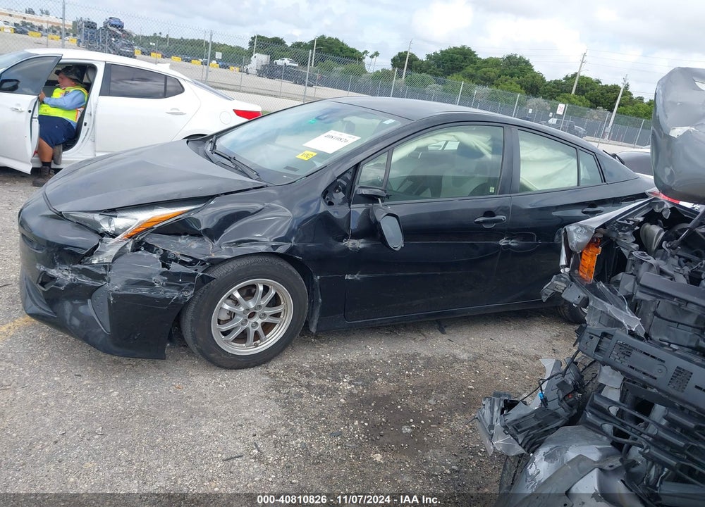 2018 TOYOTA PRIUS TWO VIN: JTDKBRFUXJ3059445